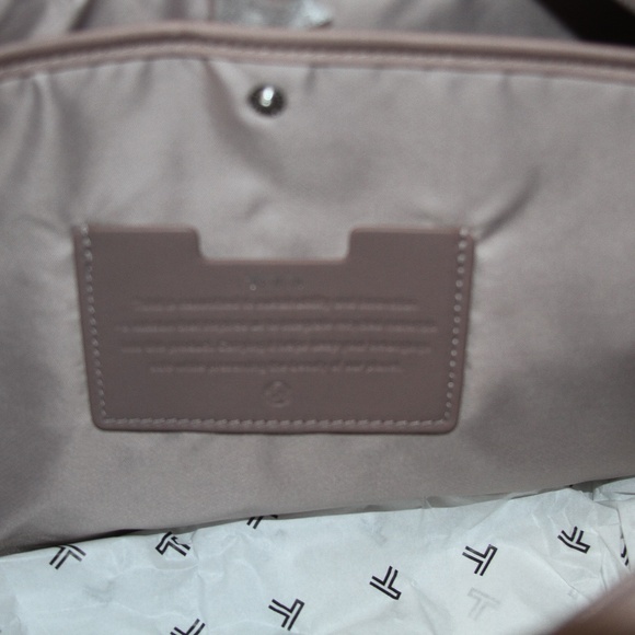 New TUMI Voyageur Valetta Large Travel Tote Bag Lavender NWT - Picture 4 of 5